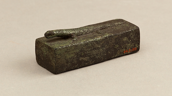 Shrine box, lizard